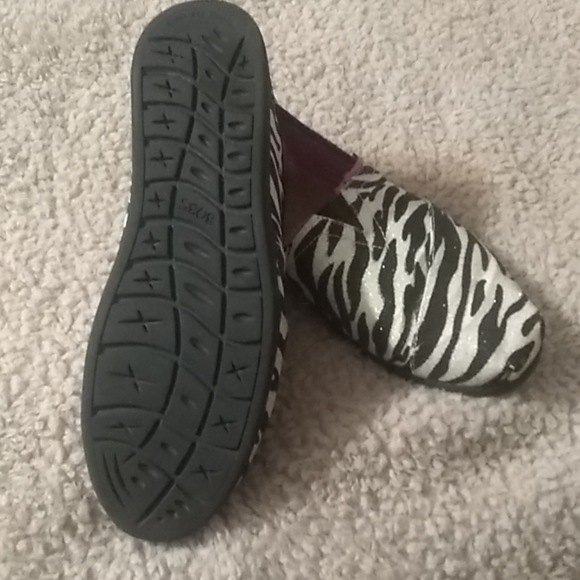 Shoes - Picture 3 of 3